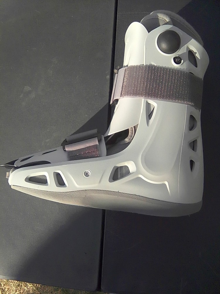 Aircast Softstrike Short Walker Brace Walking Boot w/ Pump DJO LLC Large