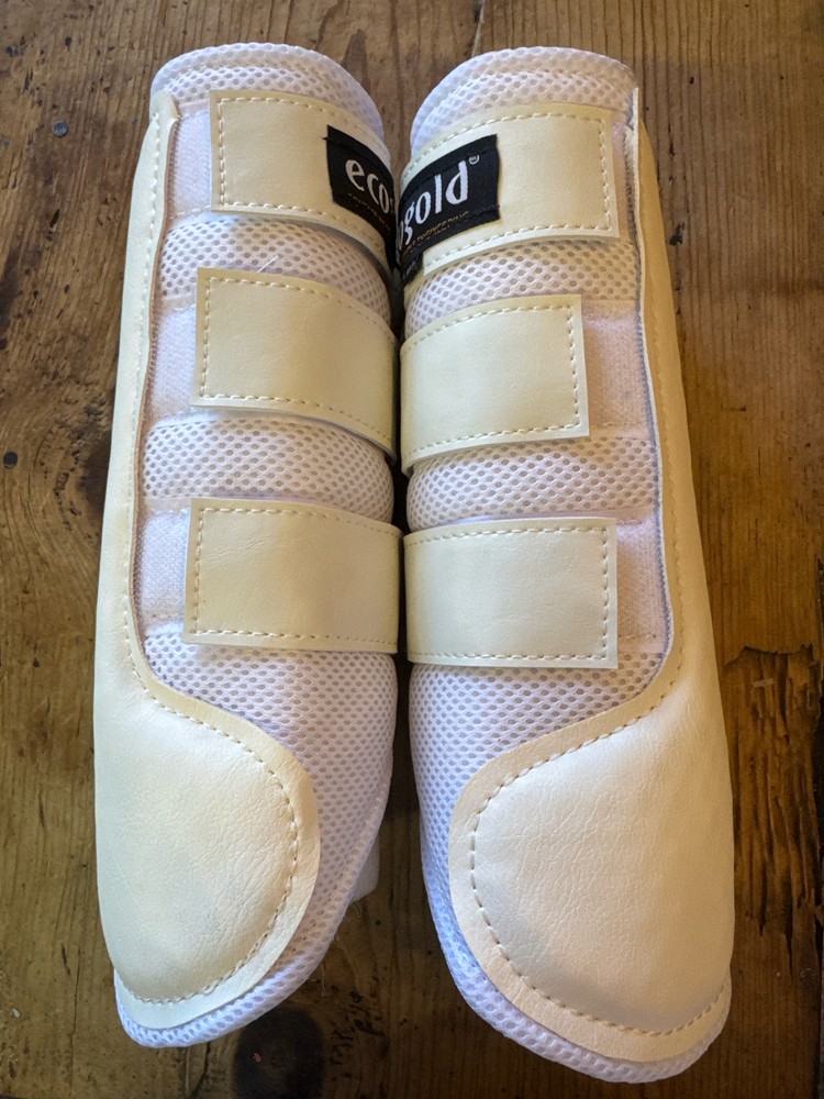 Ecogold White Generic Size Medium NEW Sport Boots