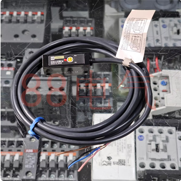 1Pcs Used OMRON sensor E3S-LS3RC4