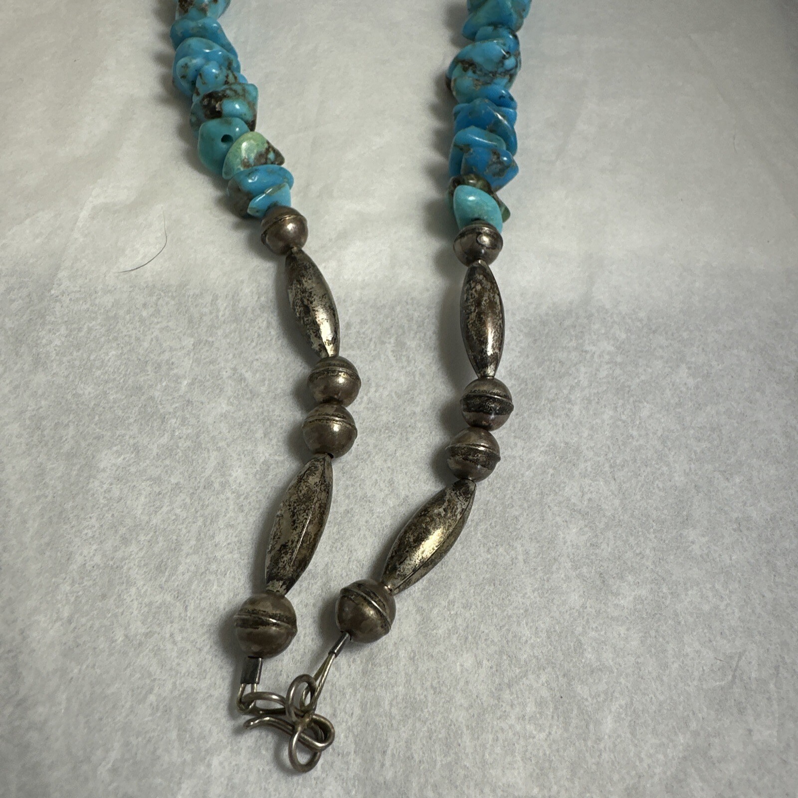 Beautiful southwestern style 18 inch turquoise silver necklace