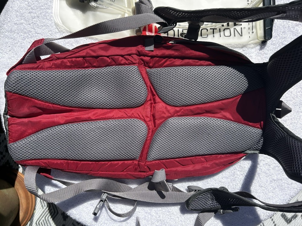 Ultimate Direction Stinger 3L Hydration Pack & Bladder