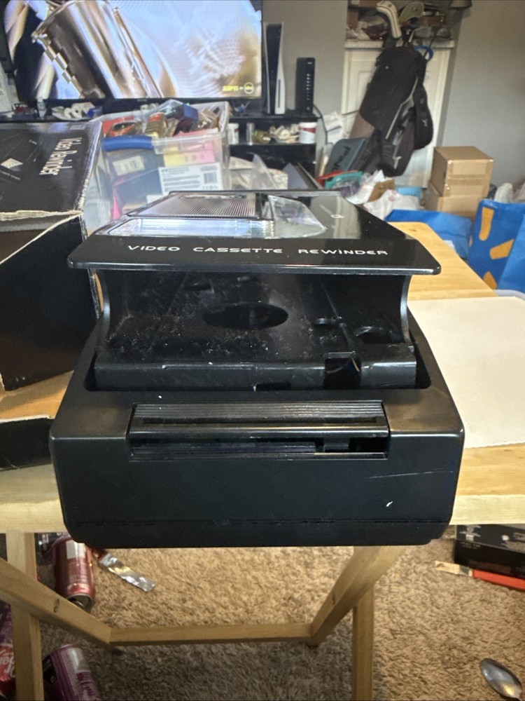WTM VHS Video Rewinder with AUTO STOP & EJECT (Model #911A , AC Powered