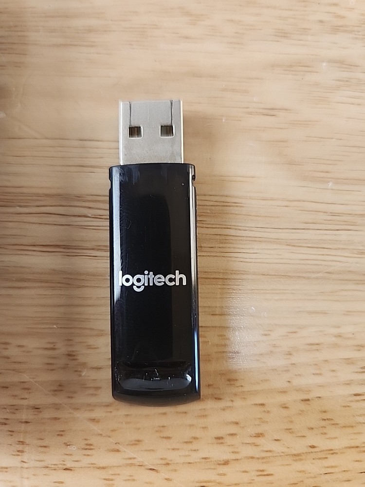 Logitech R400 Remote Wireless Presenter Laser Pointer