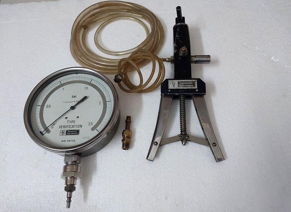 Besancon instruments Hand held test pump Pressure calibrator