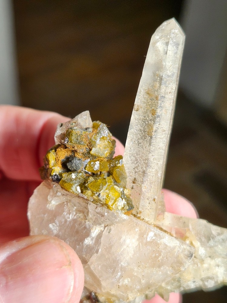 Quartz, Siderite, Fluorescent Apatite, Peru