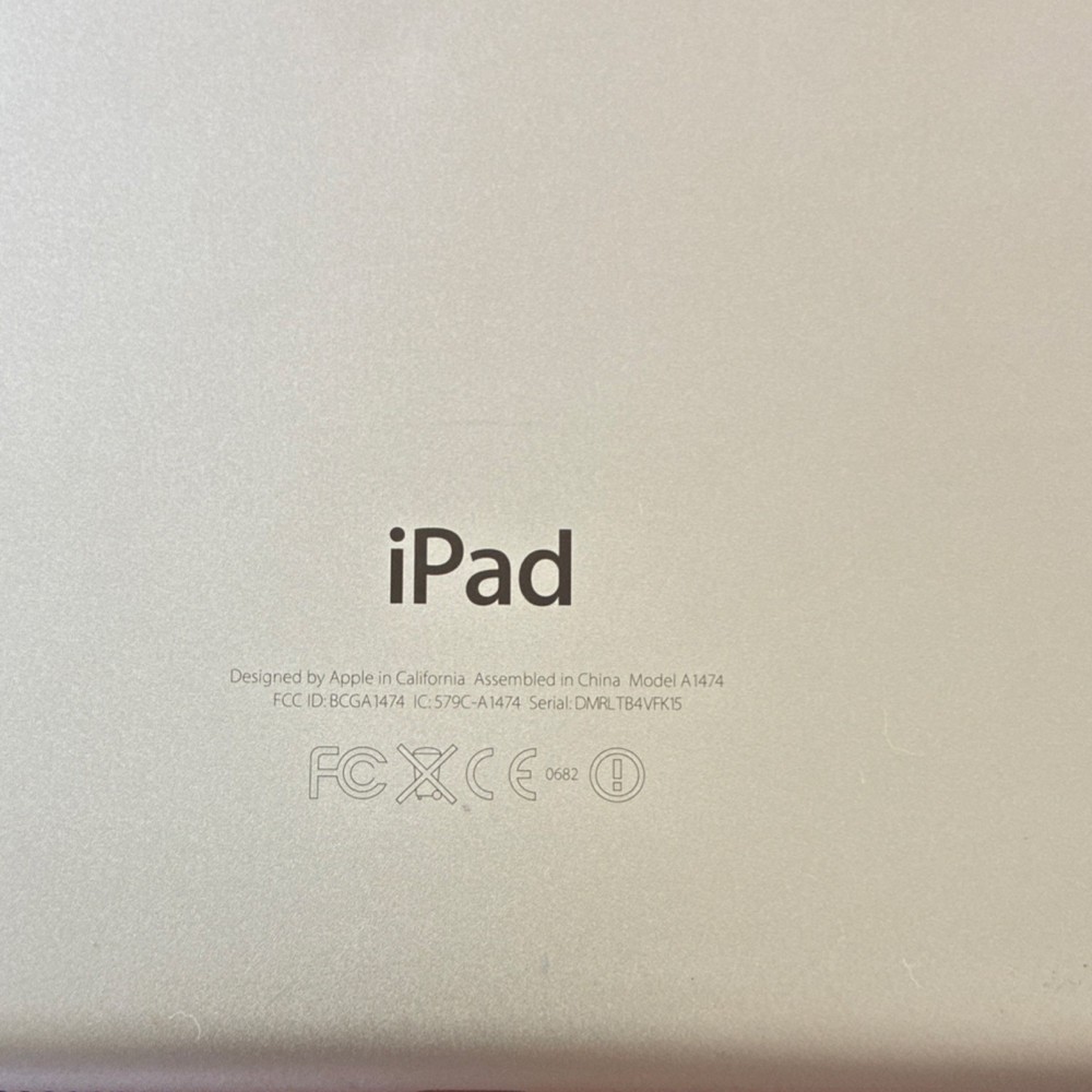 Apple iPad A1474 Silver Tablet Touchscreen Built-In Front Camera