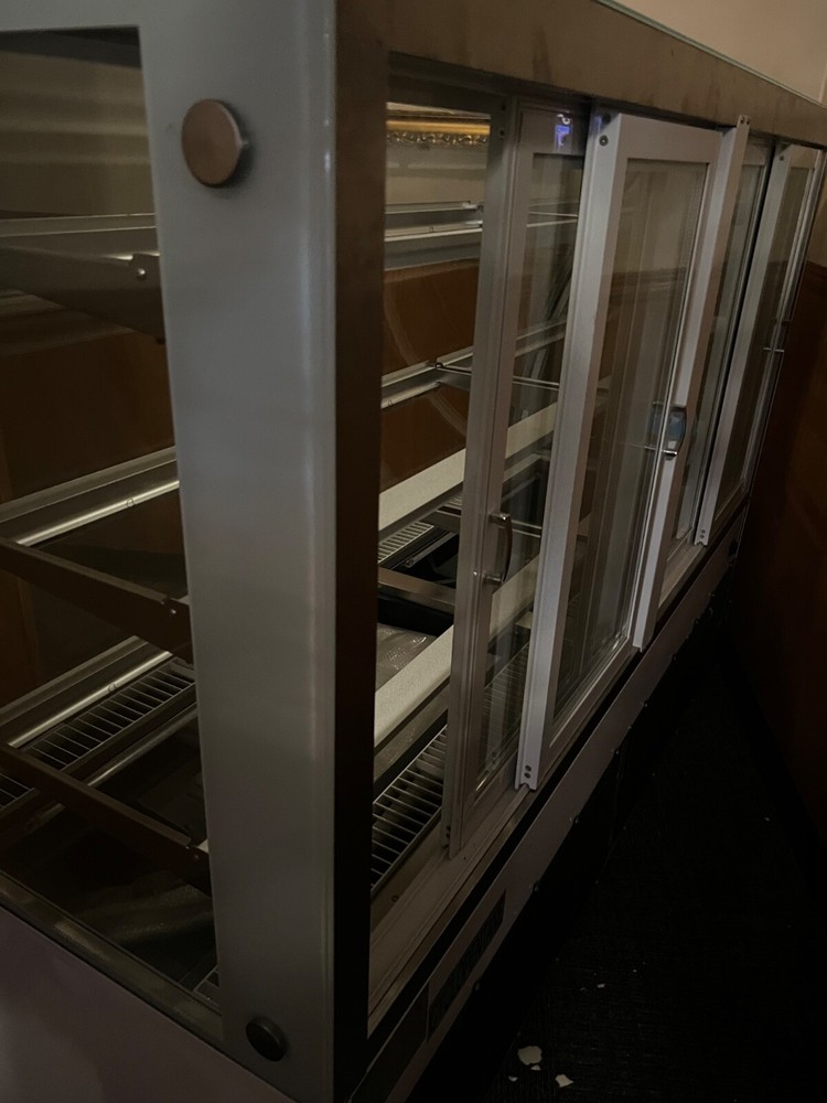 new commercial bakery display case not refridgerated