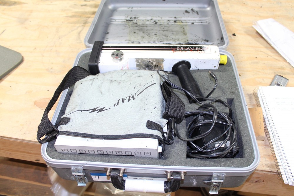 MAP SPECTRUM ANALYZER AS31B-218-013 HANDHELD