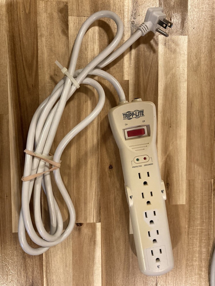 Tripp Lite STRIKER Surge Protector 7 OUTLETS