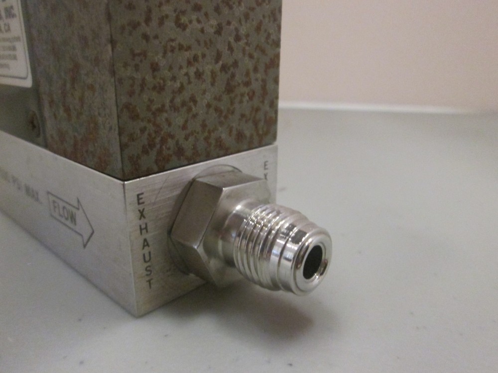 Unit UFC-1100A, Mass Flow Controller MFC, NH3, 500 SCCM, Used