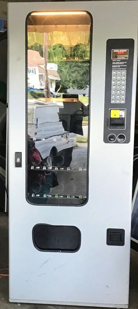 FSI Model 3132 Snack Vending Machine - Local Pickup Only