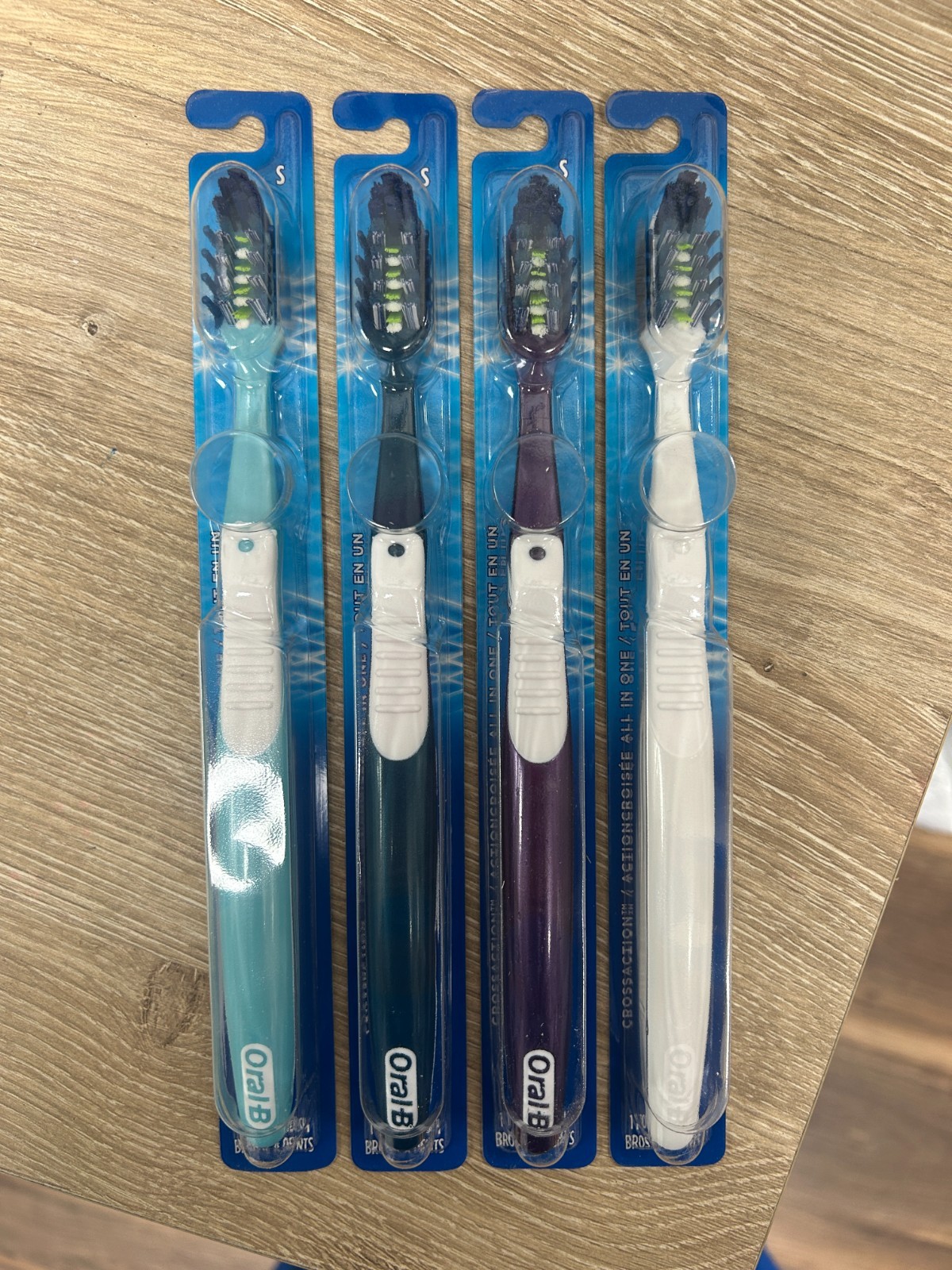 48 PACK: Oral-B CrossAction All-in-One Manual Toothbrush 35 Soft, Model 80828179