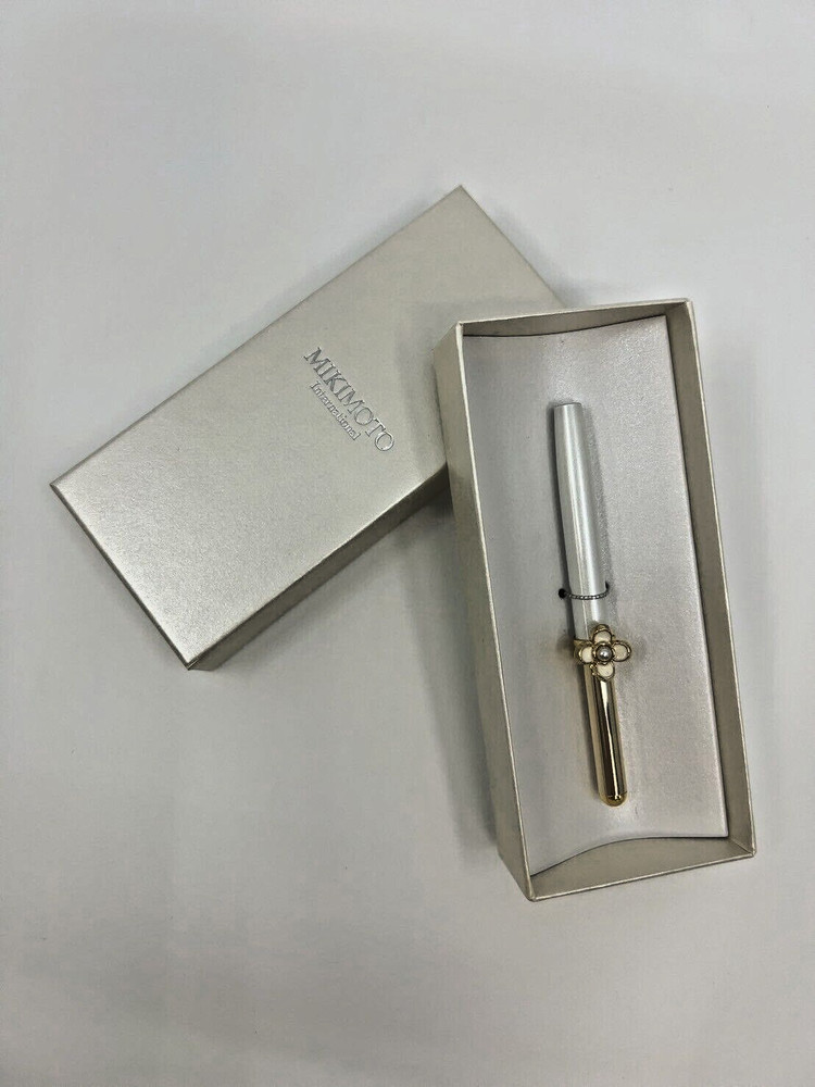Mikimoto Pearl Makeup Lip Brush