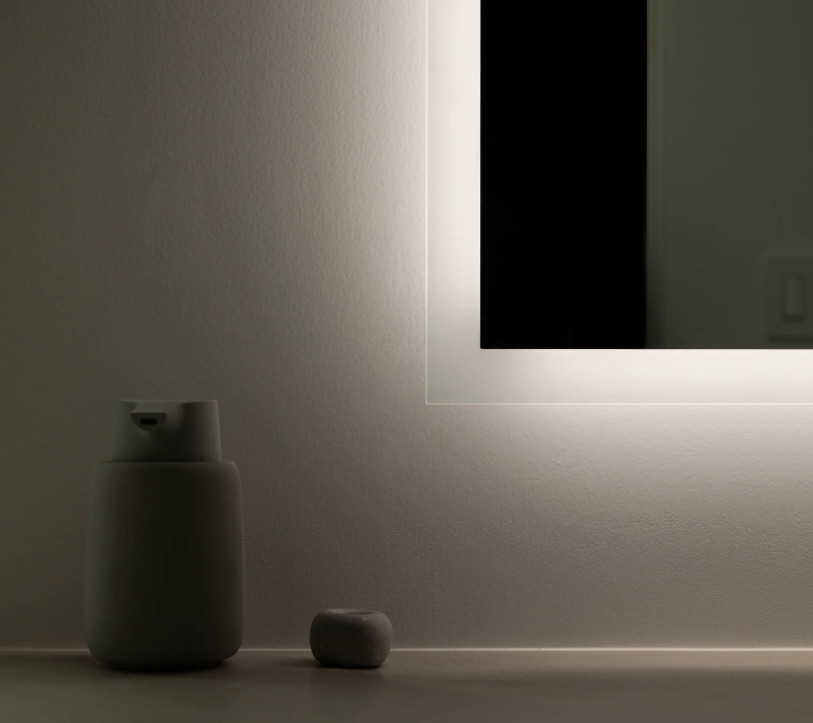ZEPHYRA LED LIGHTED BATHROOM VANITY RECTANGLE MIRROR - 32 x 24