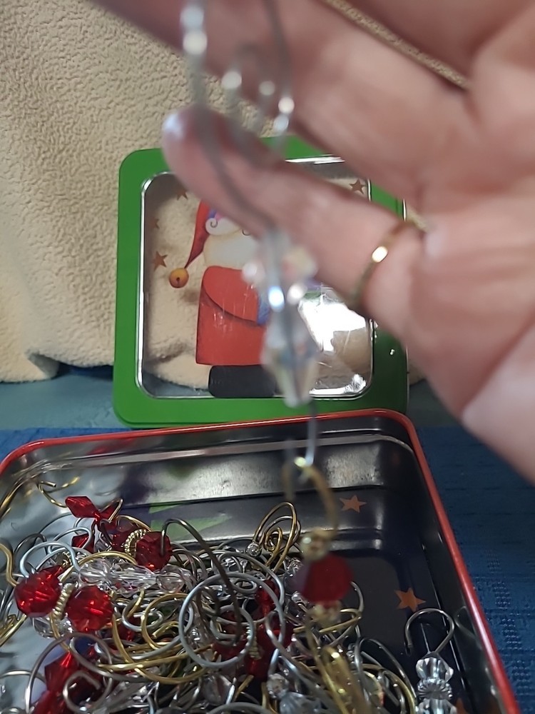 TIN WITH MANY CHRISTMAS HOOKS (BIN M)