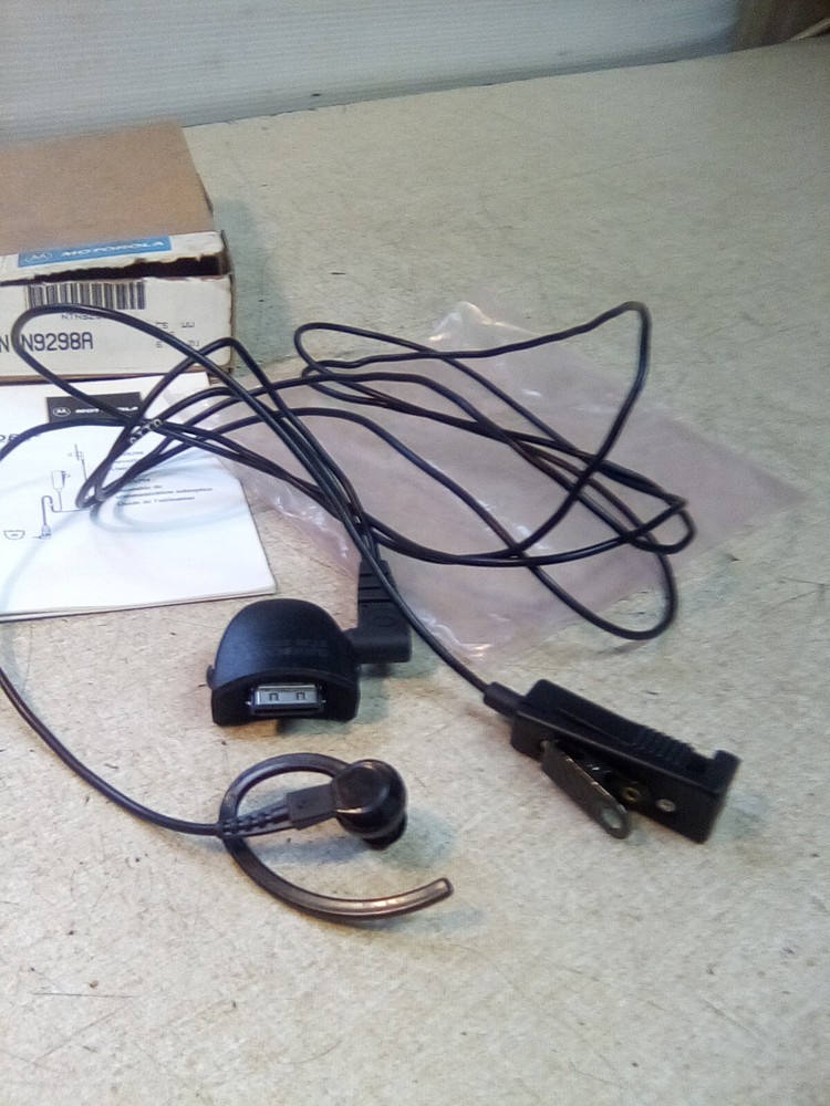Motorola NTN9298A Surveillance Kit