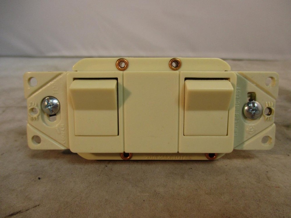 Cooper 3282V Combination Single Pole Double Switch w/ Ground 15A 120V