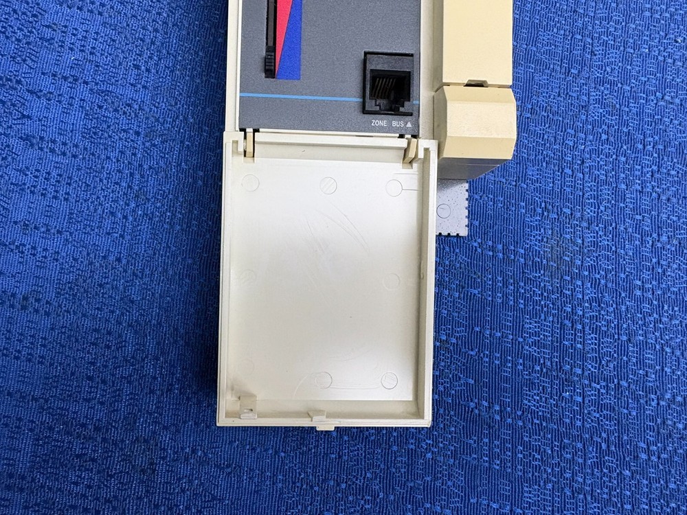 Johnson Controls 24-7705-2R2 / TE-6700 Series Wall-Mount Temperature Controller
