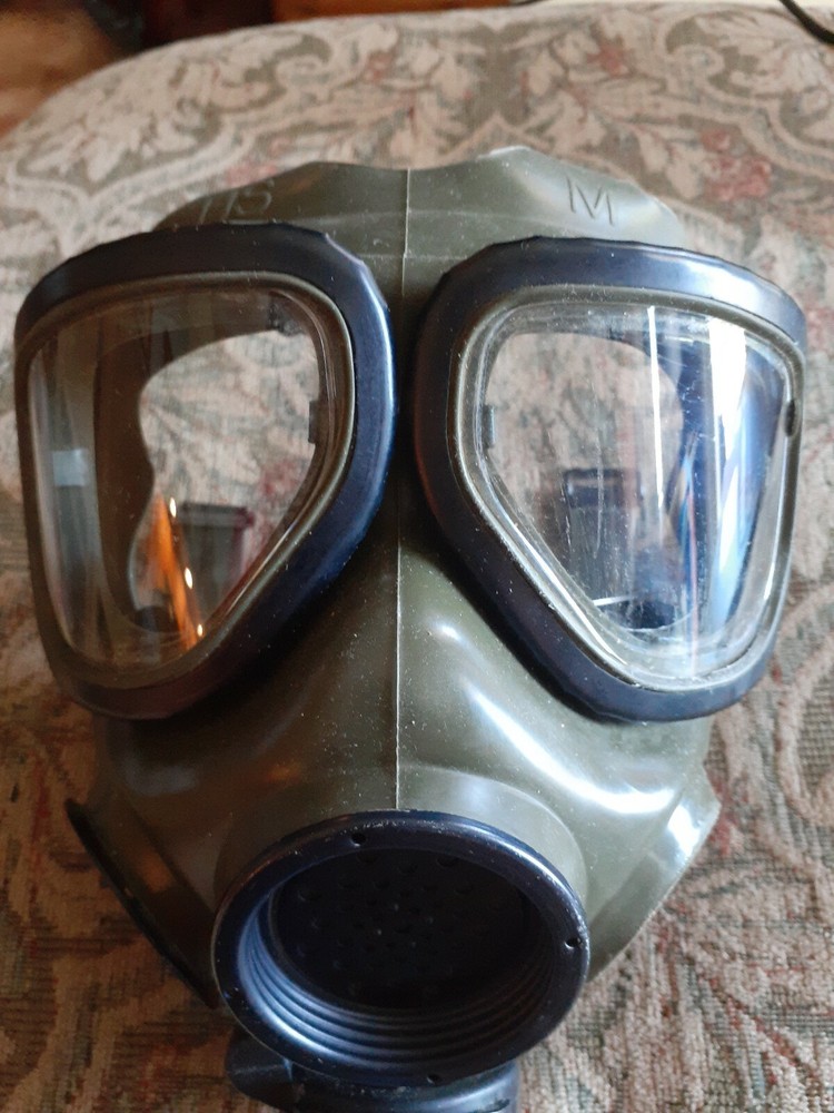 Vintage US Gas Mask MO4 C01 Size Medium