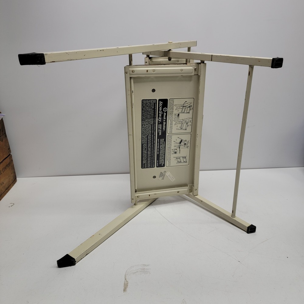 NICE Black and Decker Stowaway Step Stool 9600 type 2 Fold Flat Foldable Compact