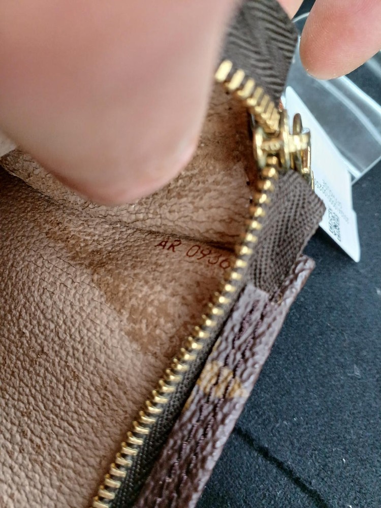 Louis Vuitton Sr0938 Bucket Pm Pouch