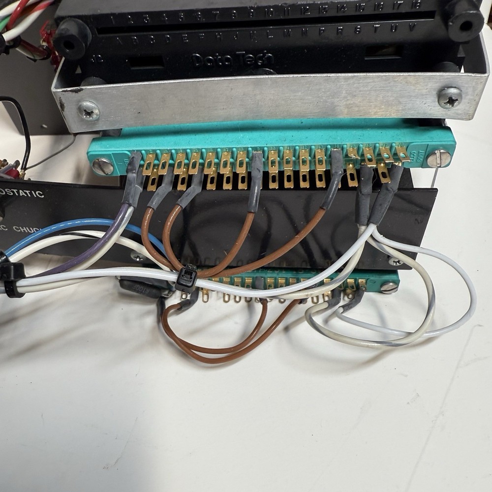 2 Data Tech Model 5-5313-020 Panel Meter 117VAC, VAC chuck