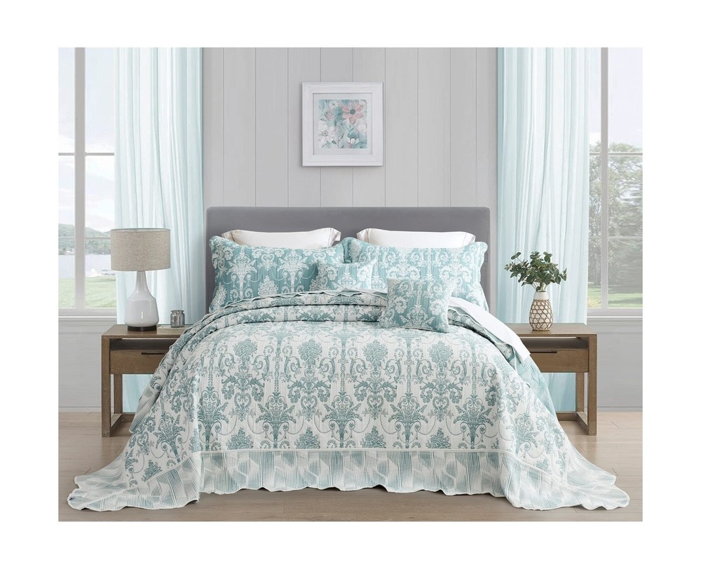 Oversized King Bedspread, Jacquard Matelasse Damask Pattern Design, Lightweig...