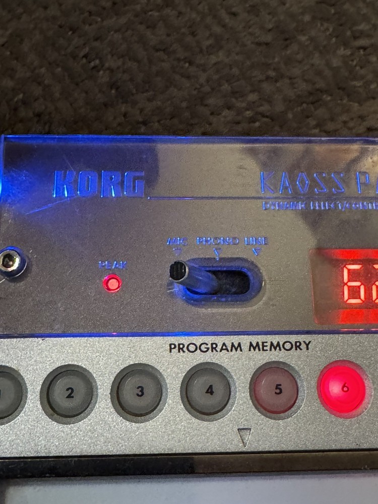 KORG KAOSS PAD KP-2 DJ Sampler Processor Effector from missing knobs