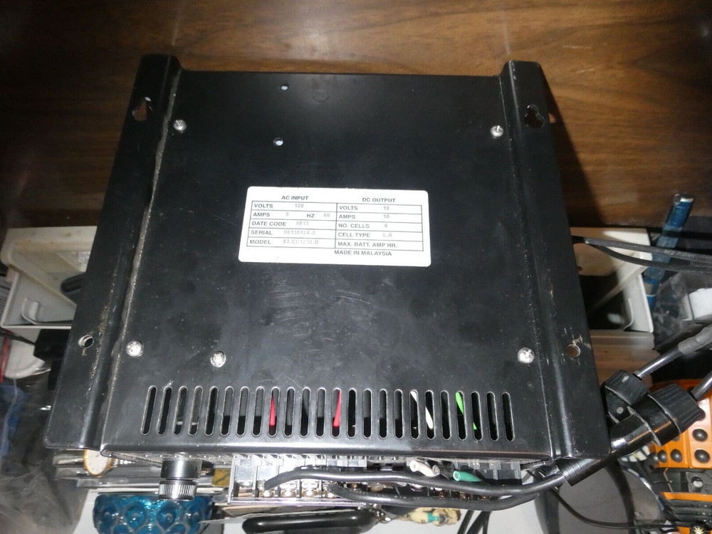 DYTEK E CLASS MARINE ELECTRONIC 10A AMP BATTERY CHARGER