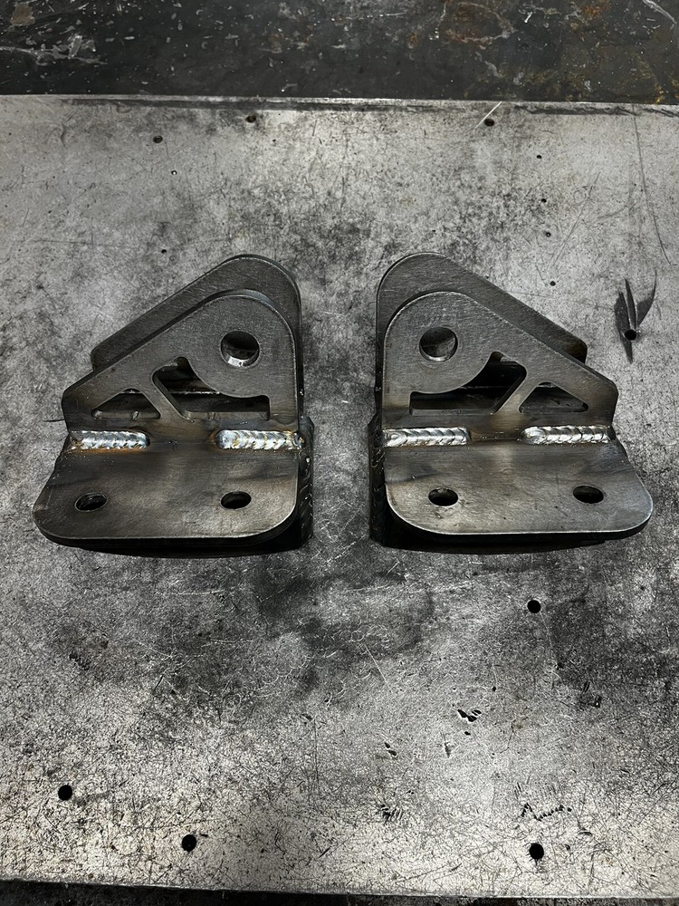 Offset Traction Bar Frame Mounts (5/8” Bolt Hole)