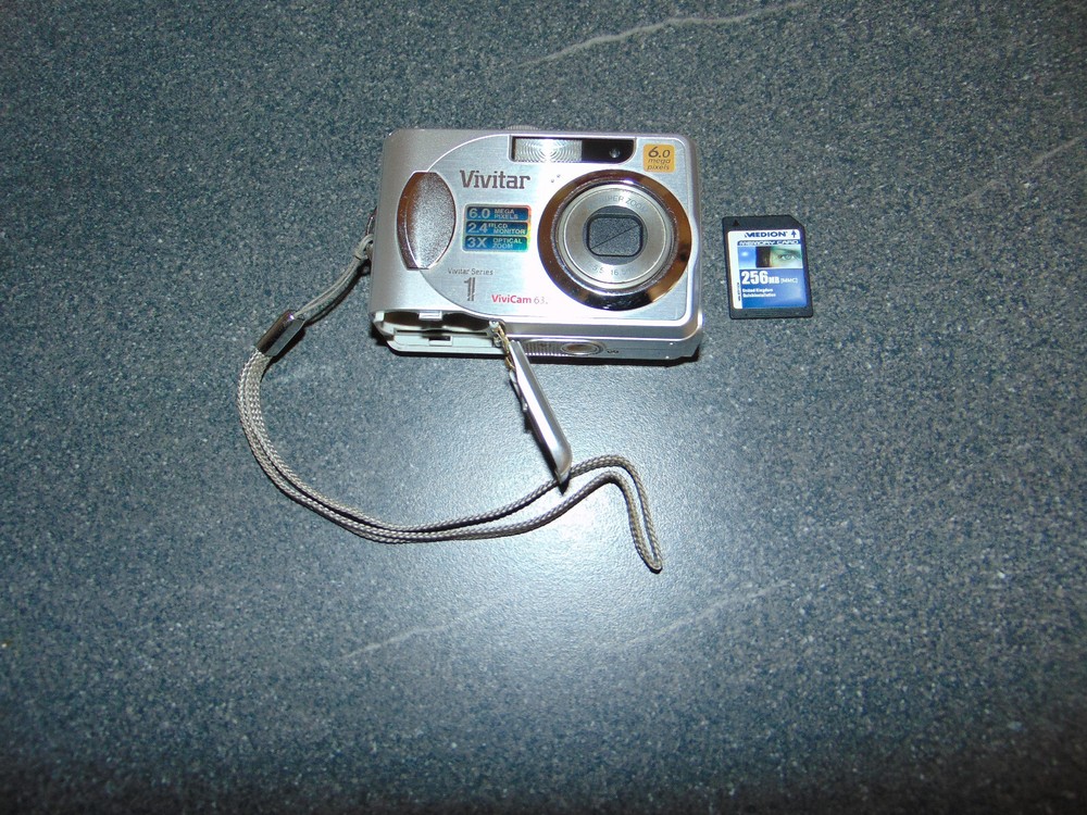 Vivitar Digital Camera Vivicam 6320 6.0MP Silver - Working - Complete