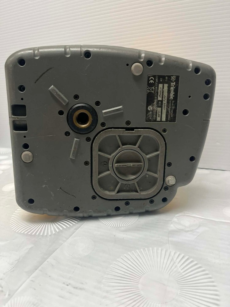 TRIMBLE SPECTRA PRECISION LL400 SELF LEVELING ROTATING LASER LEVEL (NO RECEIVER)