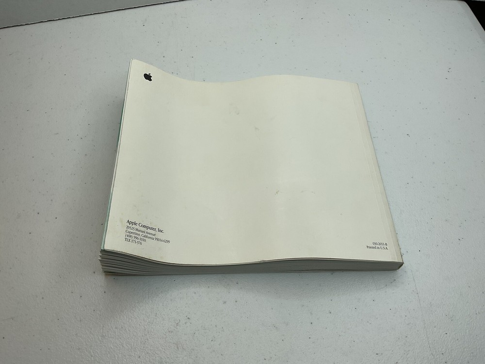Vintage Apple Macintosh User's Guide for desktop computers 030-2651-B