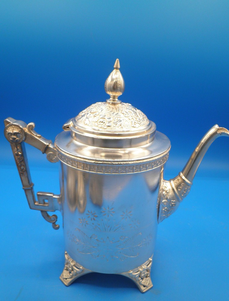 WM Rogers Silver Plate Lidded Coffee Pot