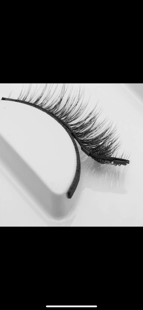 Magnetic eyelashes and eyeliner set