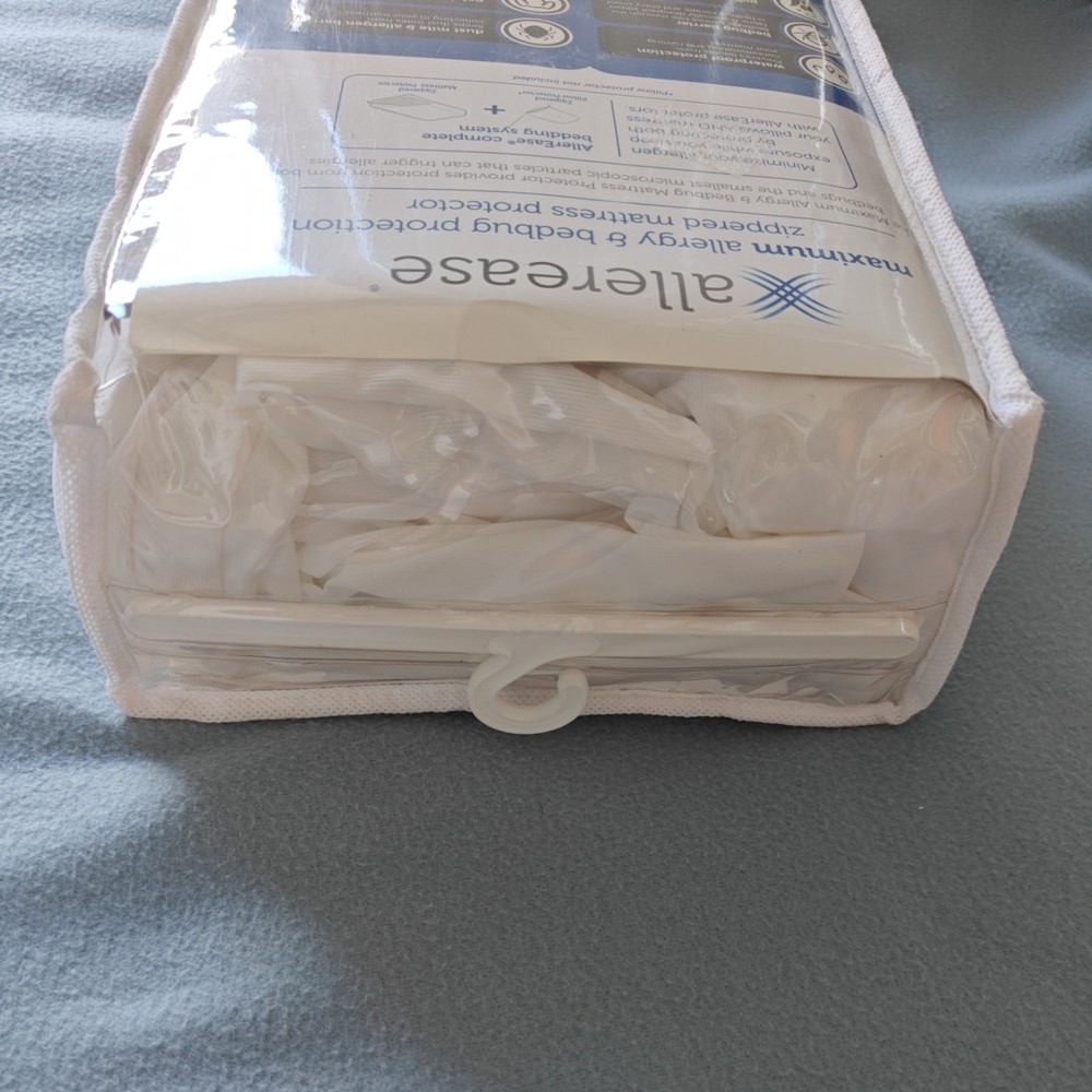 Maximum Mattress Protector White AllerEase Waterproof TWIN NEW -OPEN