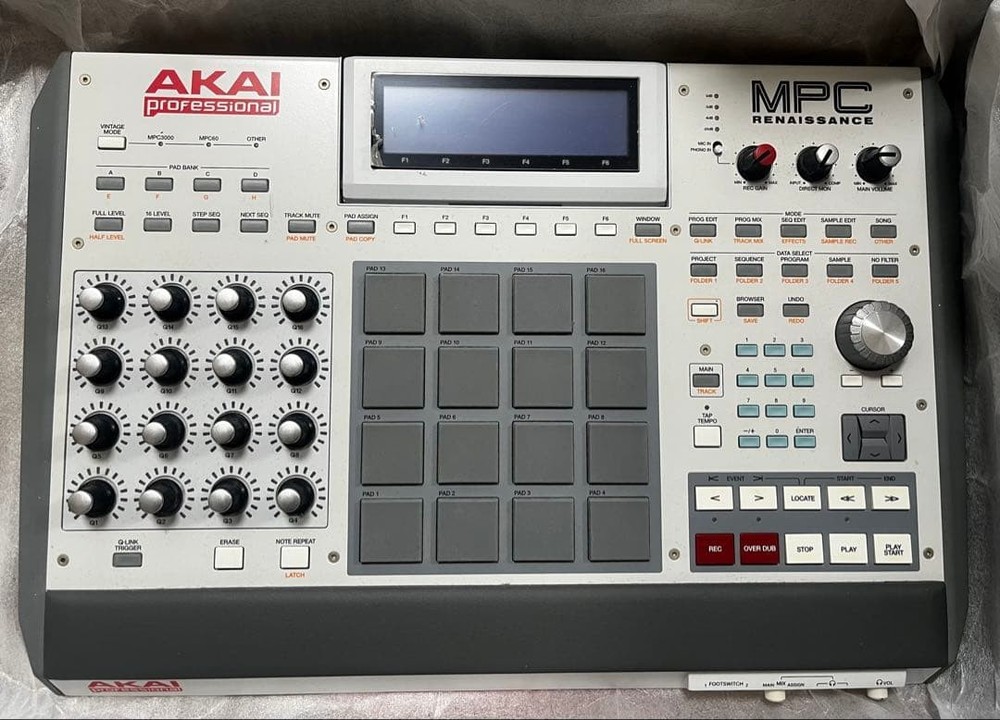 AKAI Professional MPC RENAISSANCE Sequencer Sampler W/ Box [Excellent]