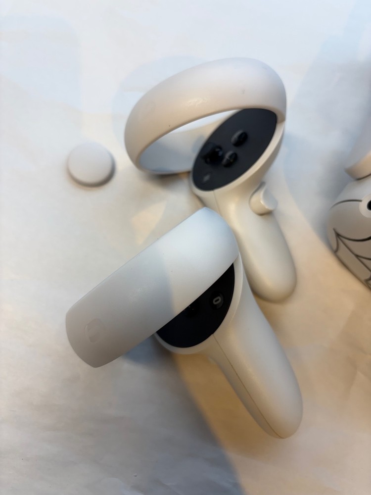 Meta Oculus Quest 2 128GB Virtual Reality Headset - White (READ)