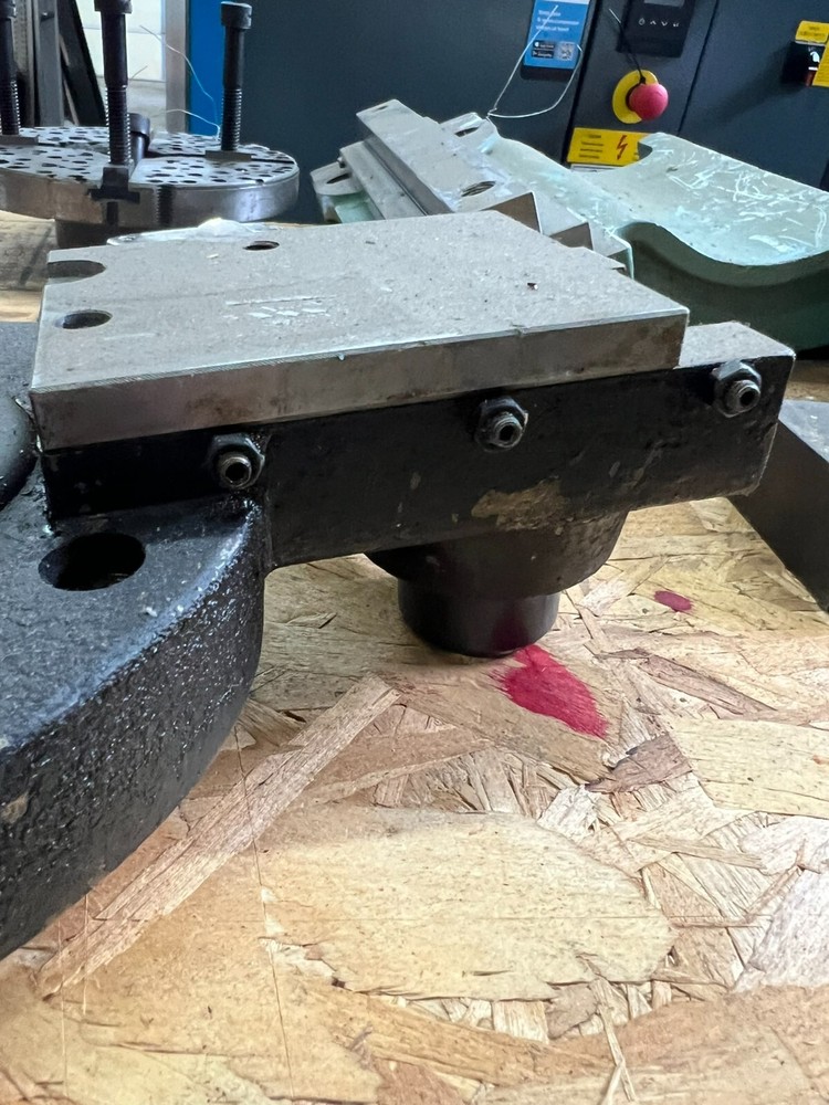 Lathe cut off attachment