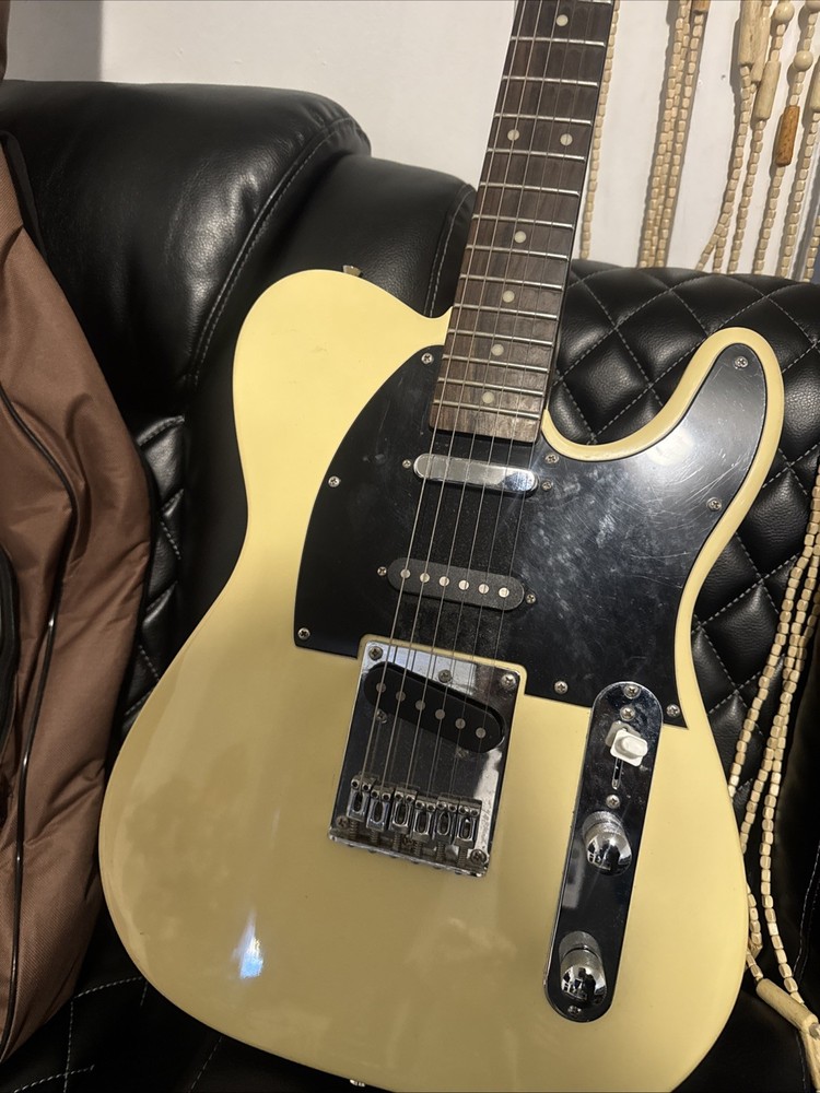 Electric Guitar & Amplifier