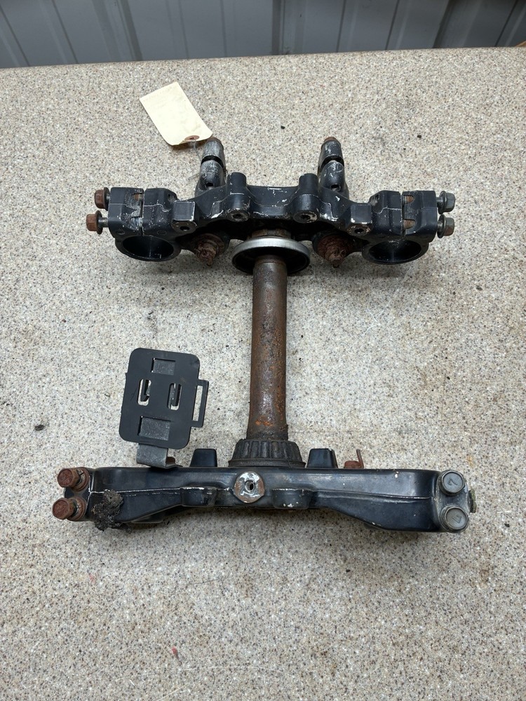 1983 Yamaha XT550 FRONT FORKS LOWER UPPER TRIPLE TREE STEM CLAMP Bracket Xt 550
