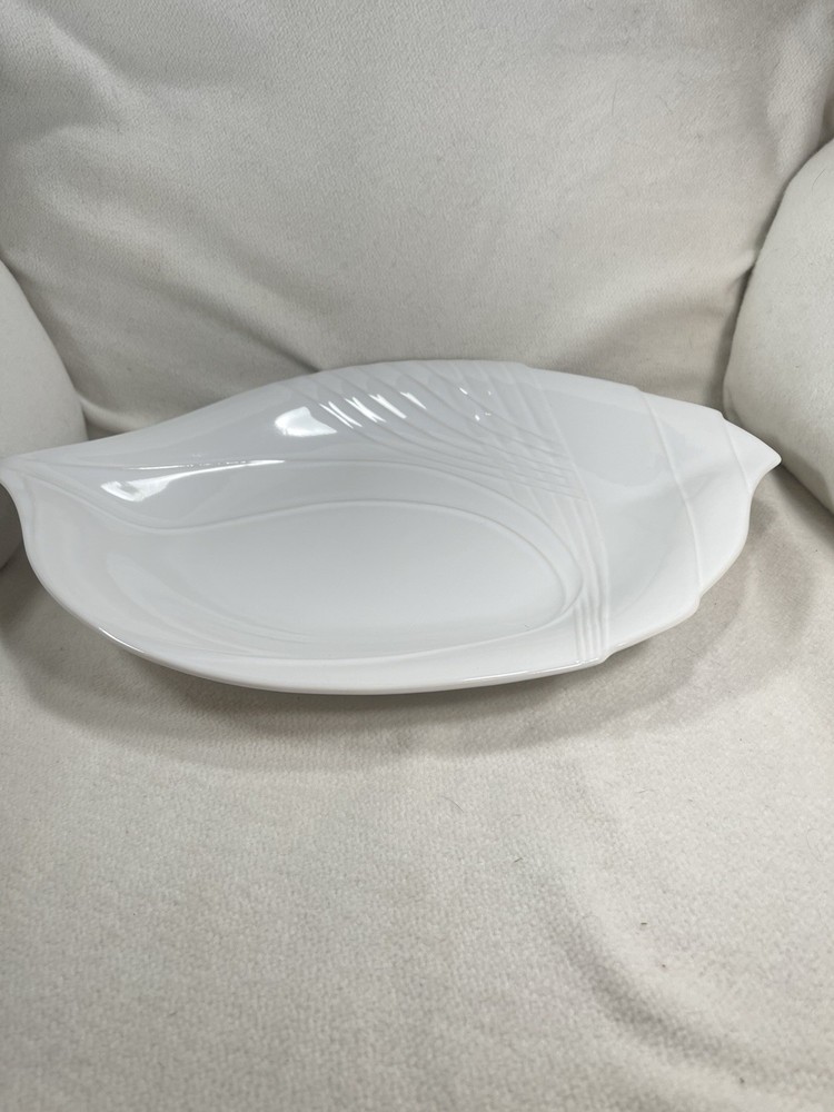 Large White Ceramic Seashell Shaped Serving Platter W/ Embossed Ridges 17.5”