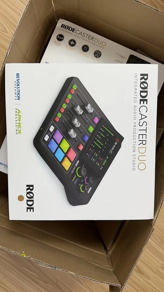 RODECaster Duo Integrated Audio Production Studio Rode USB-C for Live Streaming