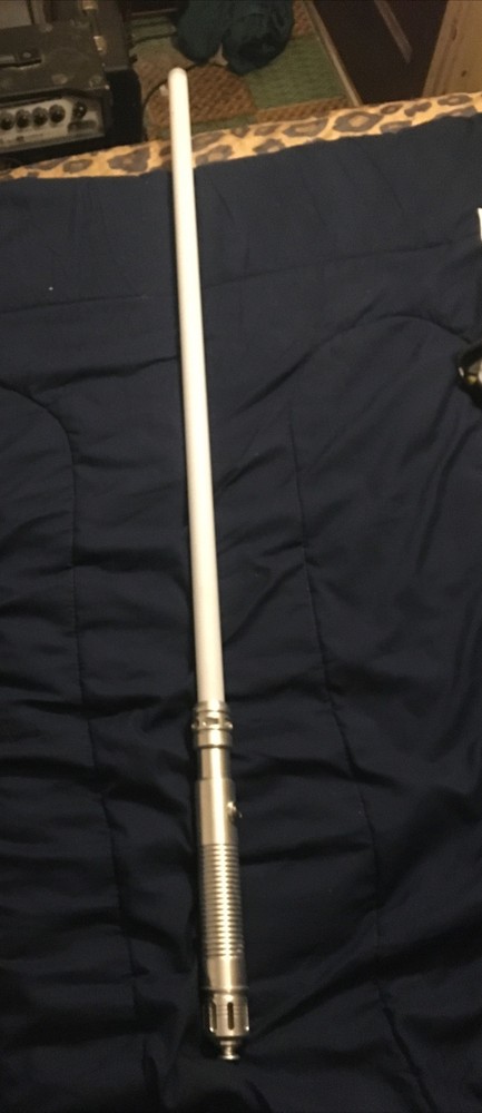 STAR WARS RED LIGHT UP LIGHTSABER