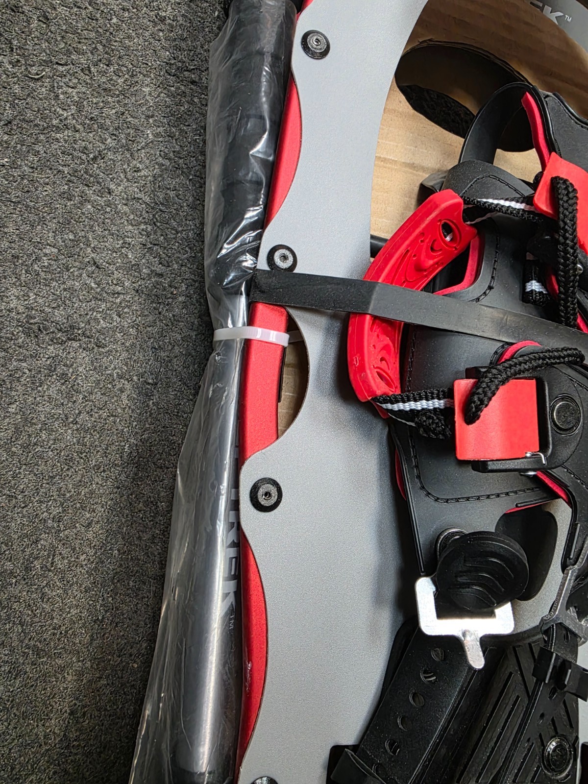 ALPTREK PRO 930 Snowshoes Complete Kit w/ Poles Bag 250lb Capacity Large 30"