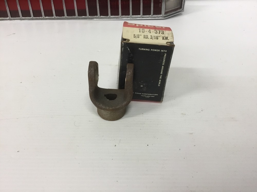 Spicer 10-4-373 PTO End Yoke