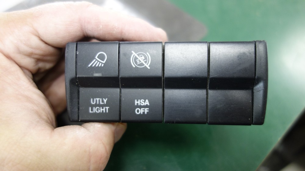 Freightliner Cascadia A06-90732-000 Rocker Switch Panel