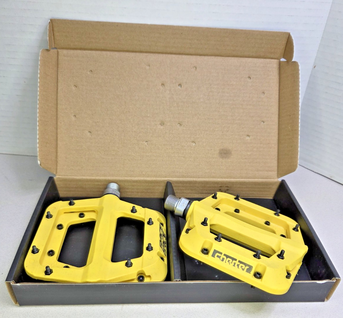 Race Face Chester Pedals Yellow