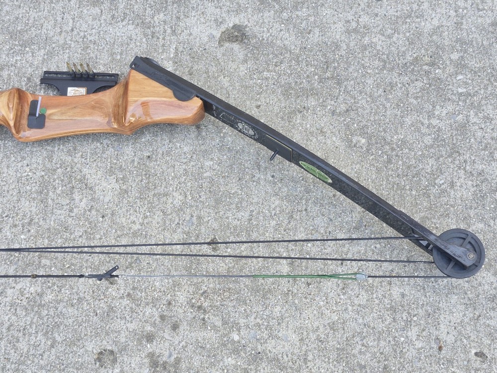Archery Compound Bow Bear Kodiak Magnum Amo Compound String Length 37” RH