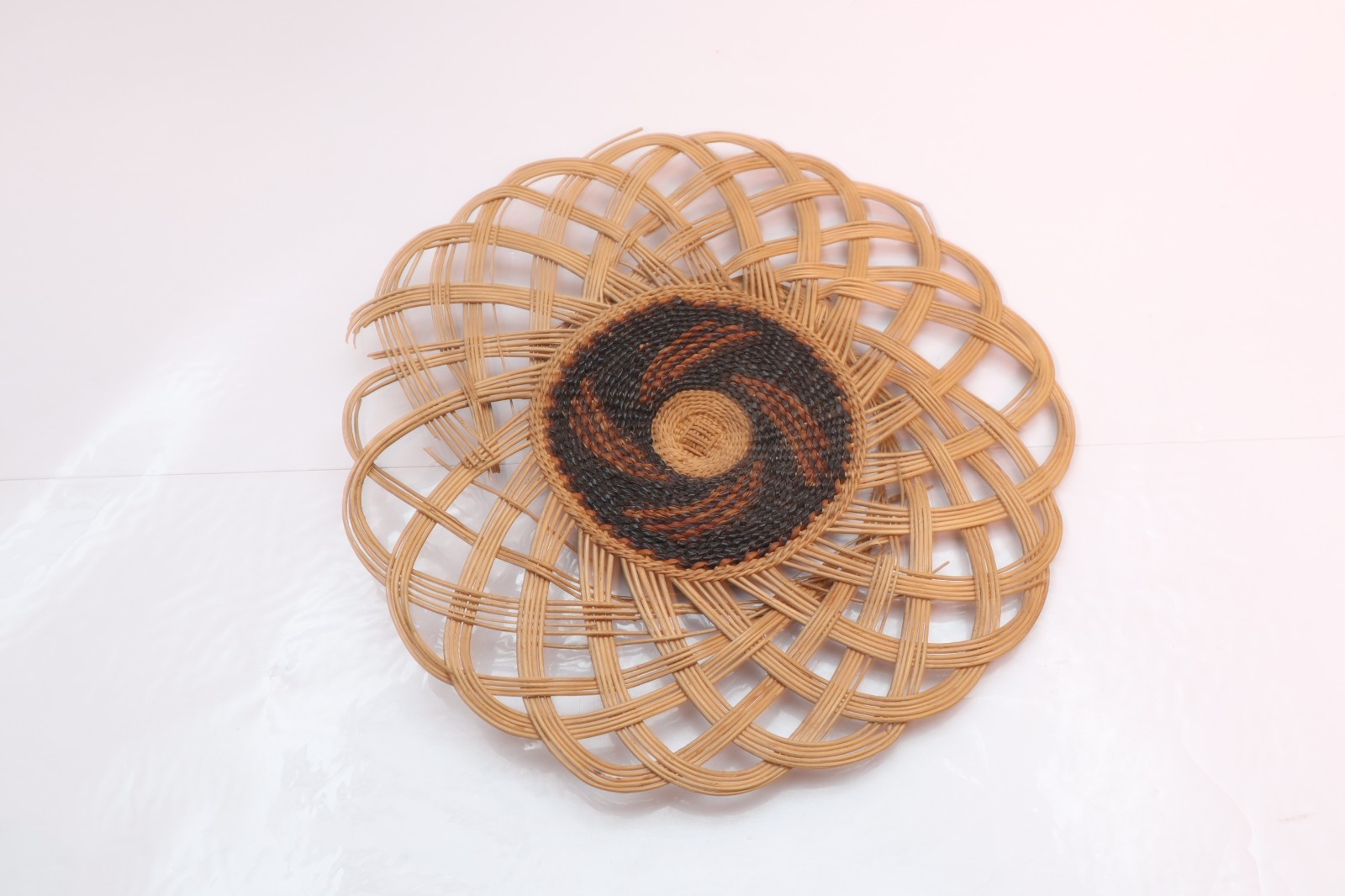 VTG Native American Indian Hupa Yurok Woven Basket Plaque Flat Tray Trivet 8.5"